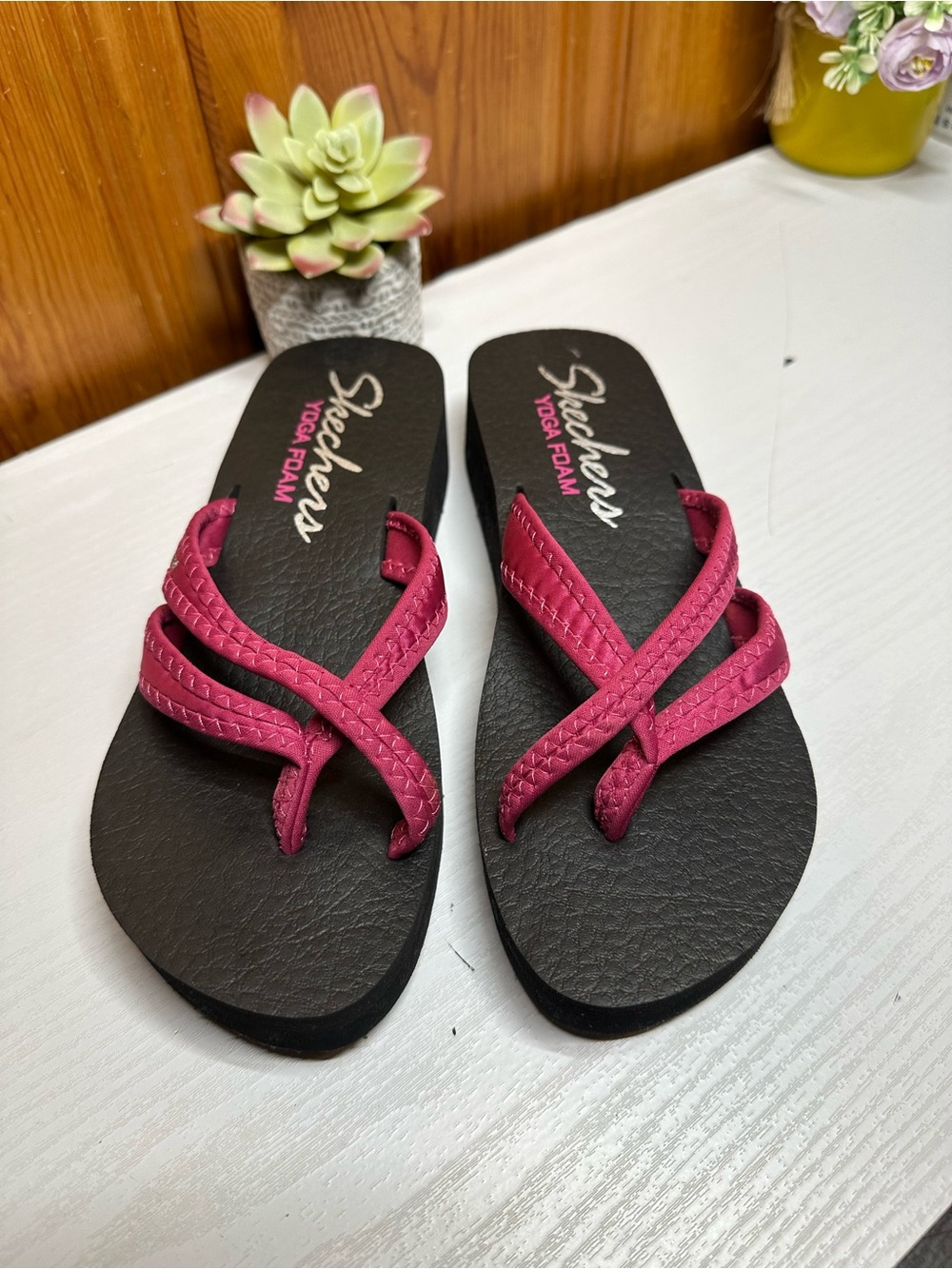 Skechers Women's Fuchsia Crisscross Yoga Foam Sandals